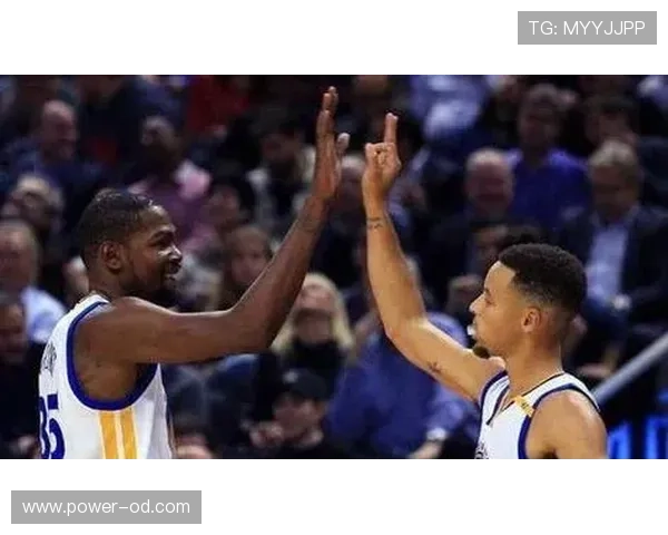 杜兰特单打胜库里，拉开空间更具威胁