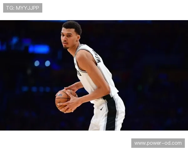 斯蒂芬·卡斯尔突破制造机会效率提升显著，助力球队关键回合得分